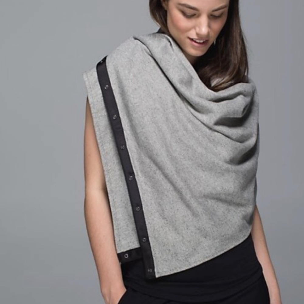 Lululemon vinyasa luon scarf wrap like new
